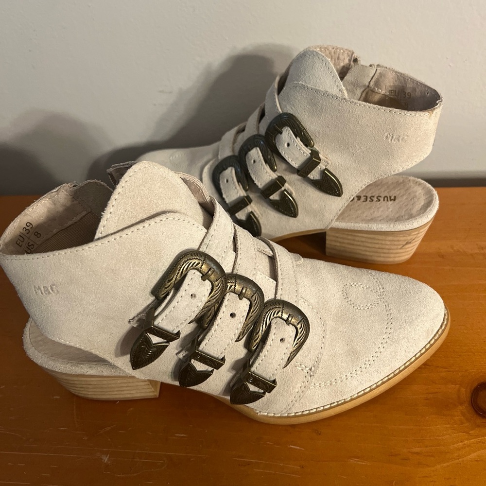 Musse & Cloud Womens Beige Suede Moto Buckle Ankle Boot SIZE 8